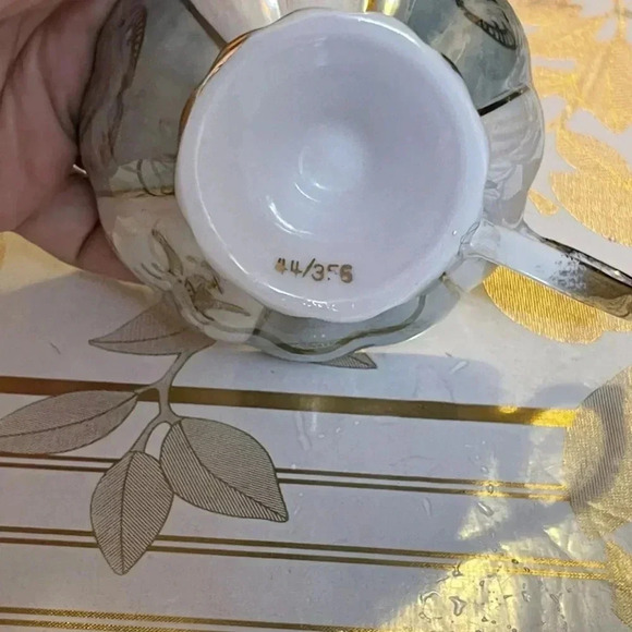VTG ROYAL SEALY  WHITE Green GOLD PORCELAIN IRIDESCENT FOOTED CUP JAPAN - Picture 4 of 4